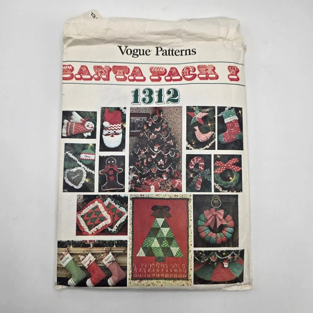 Vogue Patterns 1312 Santa Pack 2 Christmas Tree Skirt Advent Calendar Stockings